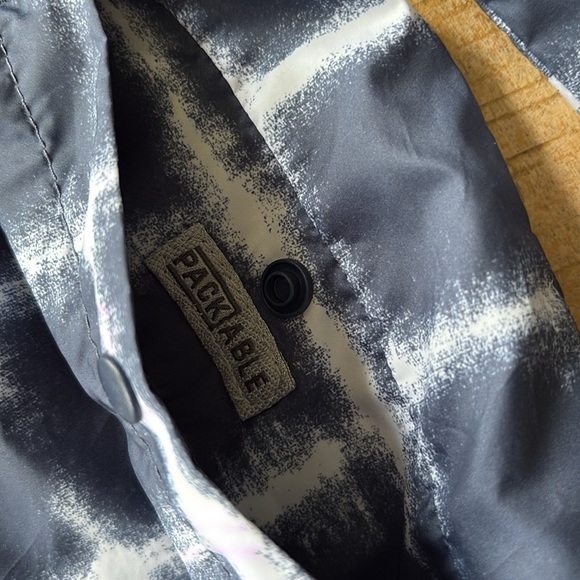 NWOT Columbia girls pack able jacket size S(7/8) - Picture 4 of 9